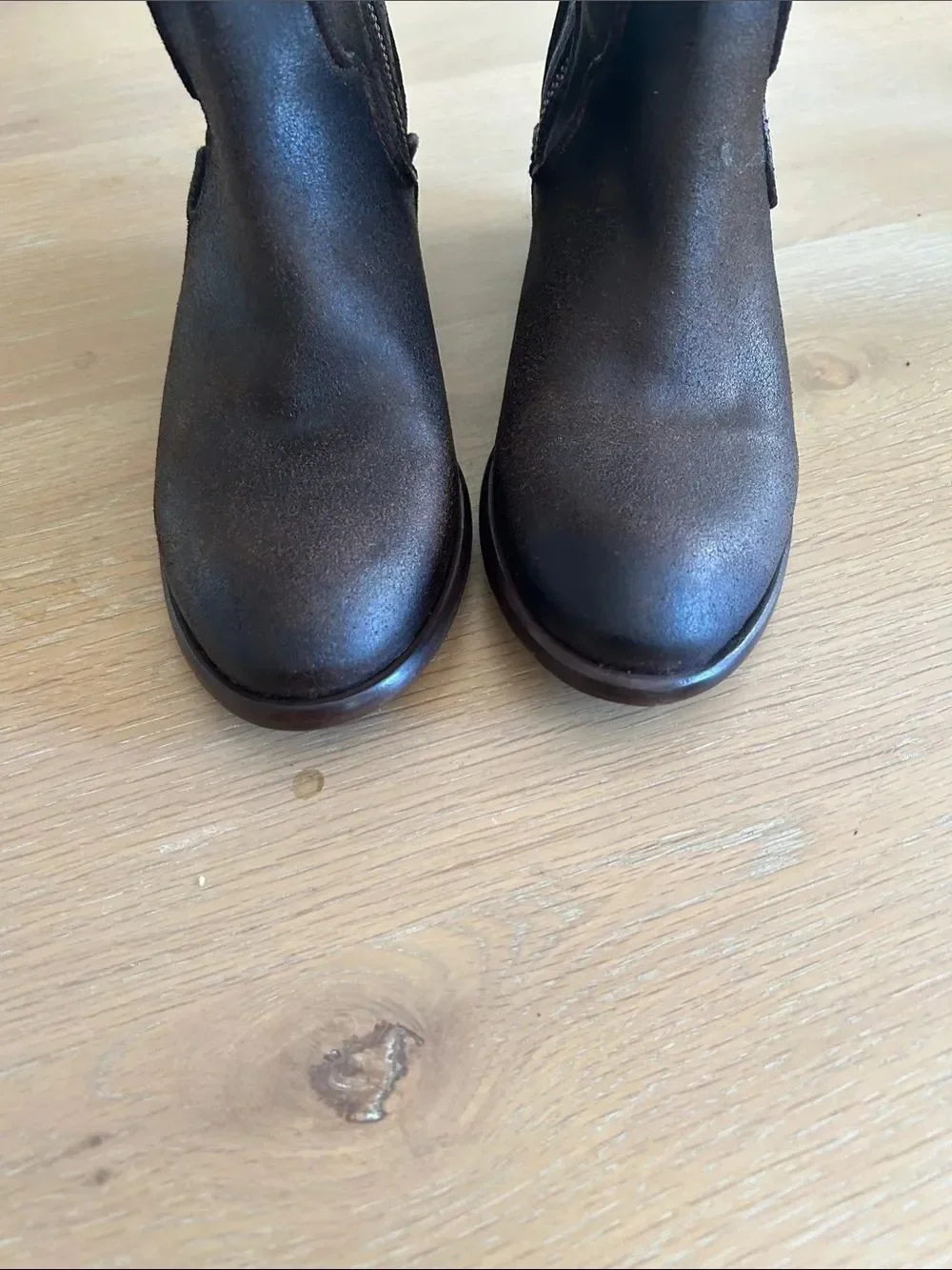 Frye Ladies Carson Piping Chocolate Tall Western Boots FR41360-CHOC, 7.5, NWOT